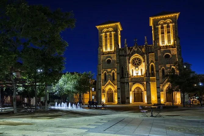 Private Self-Guided Famous Ghosts Audio Tour in San Antonio