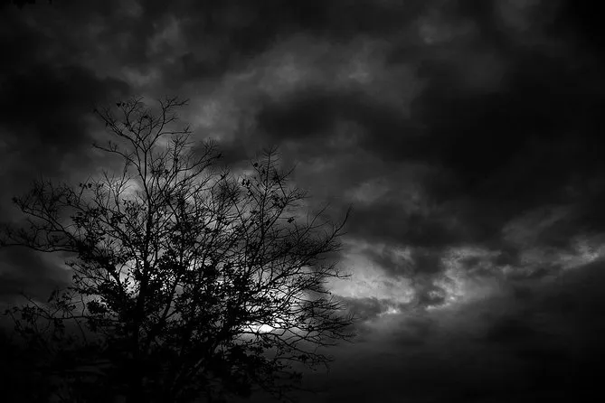 Mysteries and murders night walking tour in Salem
