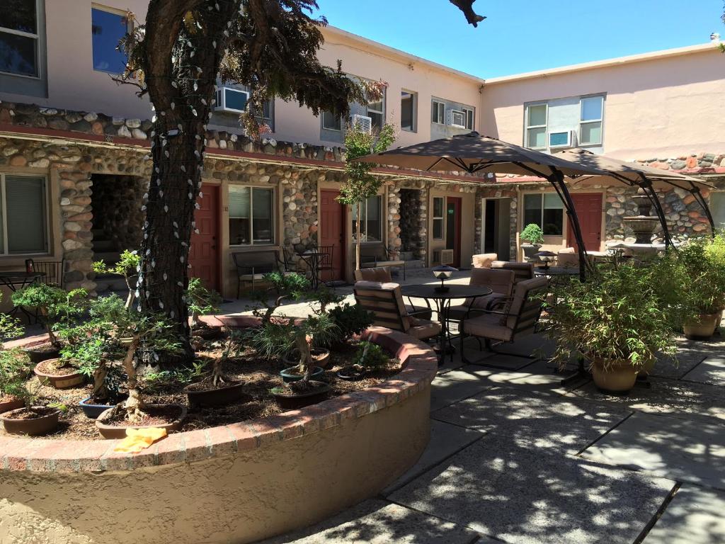 Iron Horse Inn
