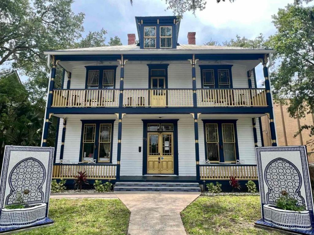 1001 Nights Historic Bed and Breakfast